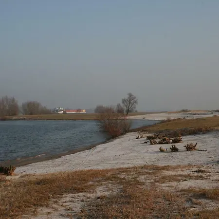 Unique Place On The River Waal 빌라 Heerewaarden