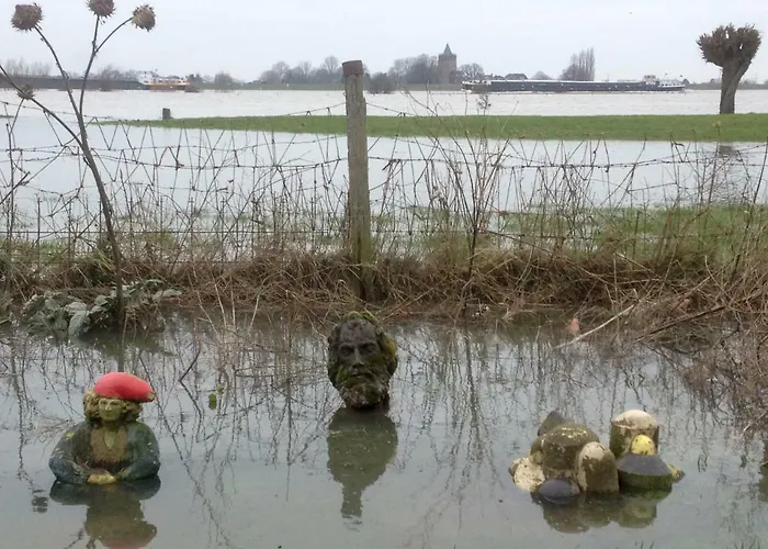 Villa Unique Place On The River Waal