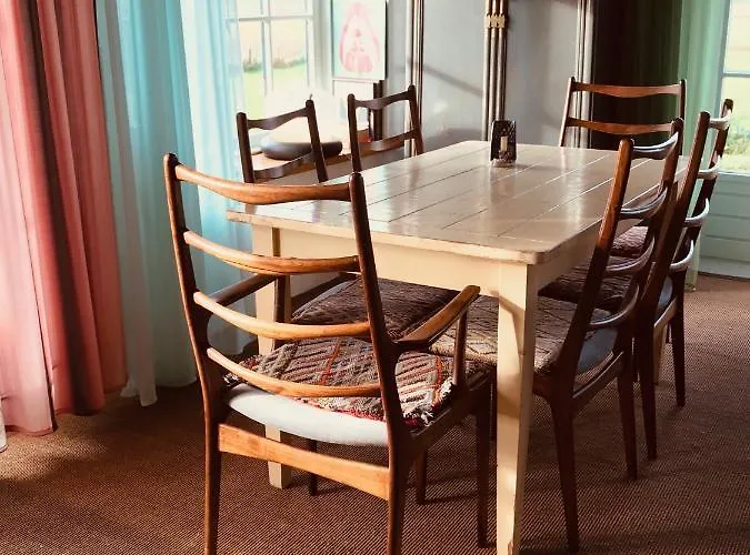 Unique Place On The River Waal فيلة