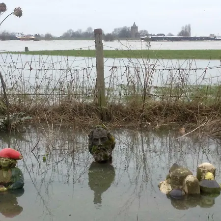 Villa Unique Place On The River Waal